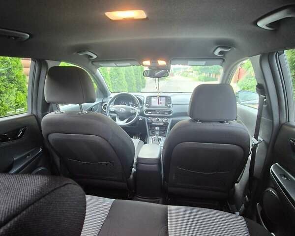 Серый Хендай Kona, объемом двигателя 1.6 л и пробегом 50 тыс. км за 16900 $, фото 13 на Automoto.ua