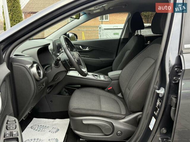 Серый Хендай Kona, объемом двигателя 0 л и пробегом 56 тыс. км за 17299 $, фото 33 на Automoto.ua
