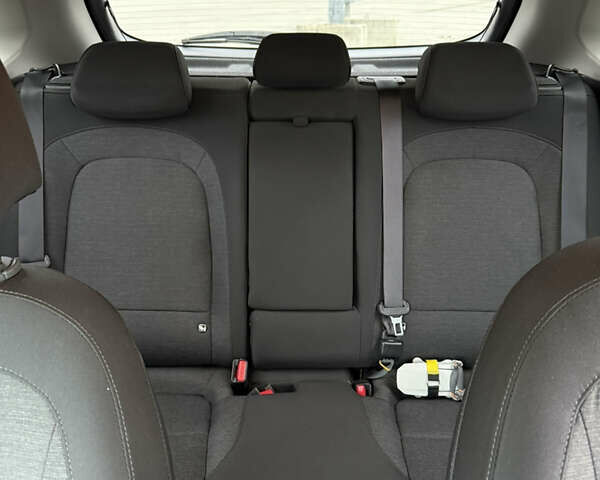 Серый Хендай Kona, объемом двигателя 0 л и пробегом 39 тыс. км за 16999 $, фото 26 на Automoto.ua