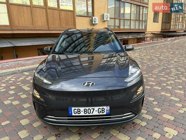 Серый Хендай Kona, объемом двигателя 0 л и пробегом 114 тыс. км за 19950 $, фото 3 на Automoto.ua