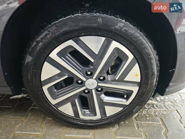 Серый Хендай Kona, объемом двигателя 0 л и пробегом 50 тыс. км за 17650 $, фото 36 на Automoto.ua