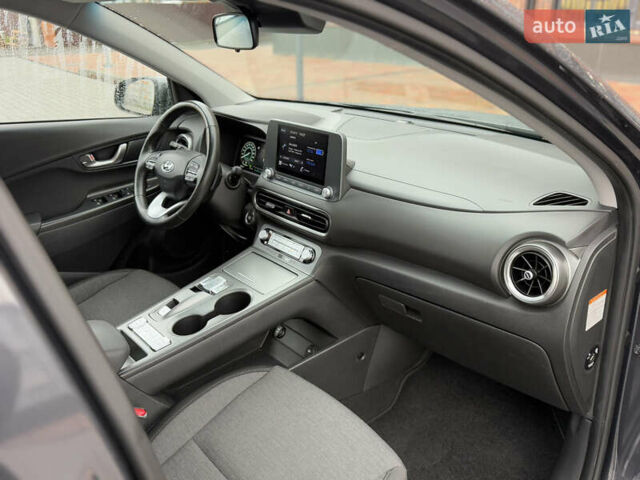 Серый Хендай Kona, объемом двигателя 0 л и пробегом 52 тыс. км за 17299 $, фото 47 на Automoto.ua