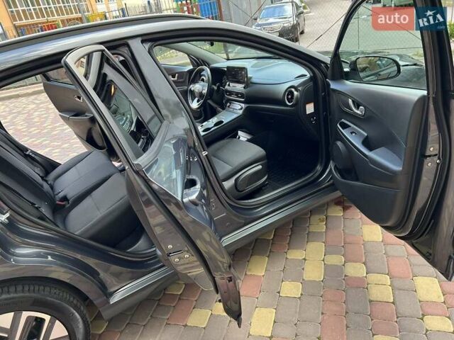 Серый Хендай Kona, объемом двигателя 0 л и пробегом 114 тыс. км за 19950 $, фото 19 на Automoto.ua