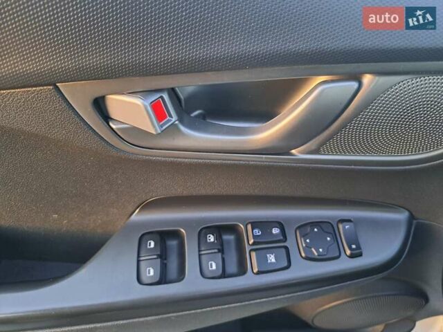 Серый Хендай Kona, объемом двигателя 0 л и пробегом 98 тыс. км за 19373 $, фото 9 на Automoto.ua