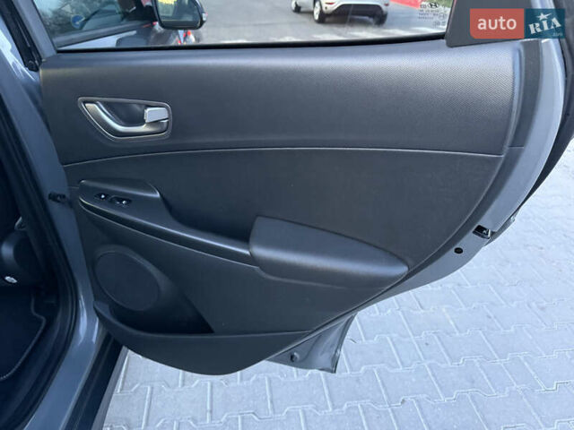 Серый Хендай Kona, объемом двигателя 0 л и пробегом 63 тыс. км за 18900 $, фото 25 на Automoto.ua