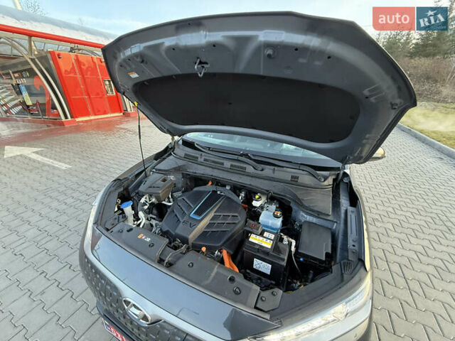 Серый Хендай Kona, объемом двигателя 0 л и пробегом 71 тыс. км за 17999 $, фото 16 на Automoto.ua