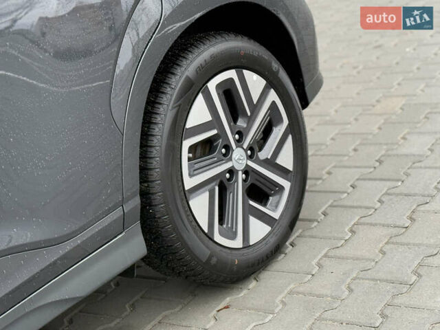 Серый Хендай Kona, объемом двигателя 0 л и пробегом 52 тыс. км за 17299 $, фото 8 на Automoto.ua