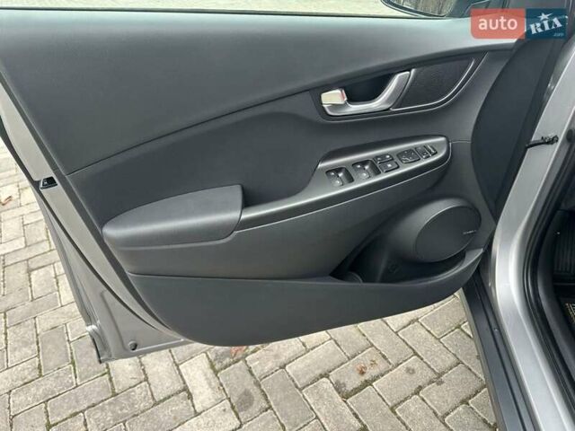 Серый Хендай Kona, объемом двигателя 0 л и пробегом 61 тыс. км за 17900 $, фото 26 на Automoto.ua