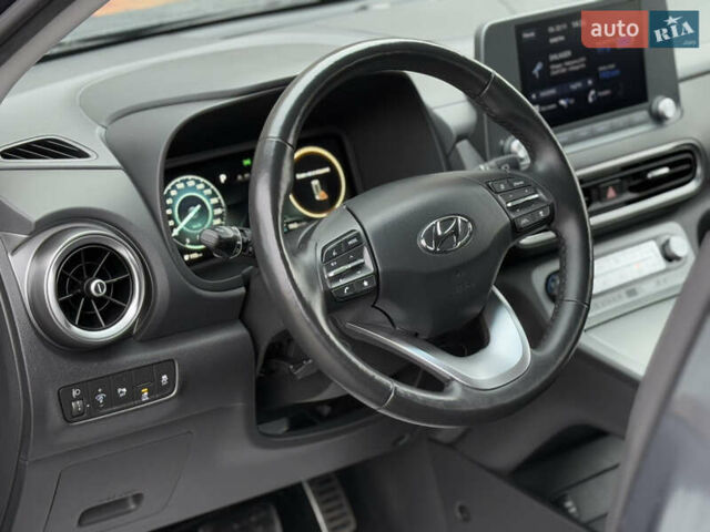 Серый Хендай Kona, объемом двигателя 0 л и пробегом 52 тыс. км за 17299 $, фото 41 на Automoto.ua
