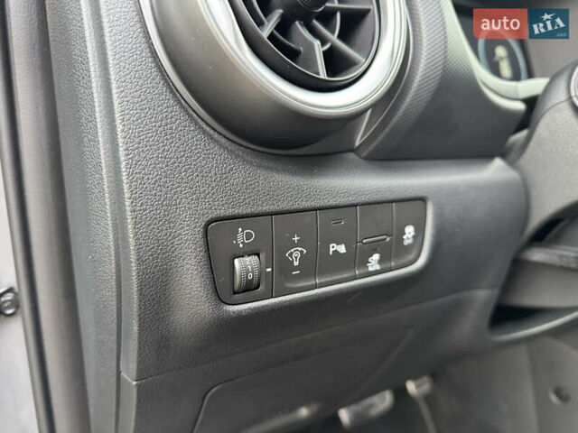 Серый Хендай Kona, объемом двигателя 0 л и пробегом 40 тыс. км за 15999 $, фото 29 на Automoto.ua