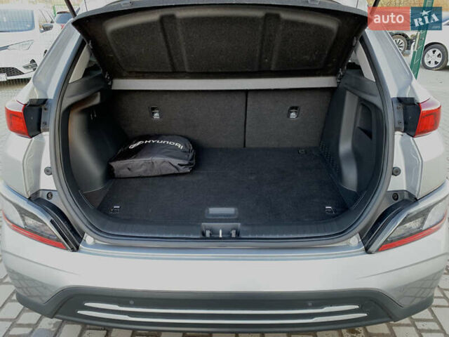 Серый Хендай Kona, объемом двигателя 0 л и пробегом 35 тыс. км за 17999 $, фото 31 на Automoto.ua