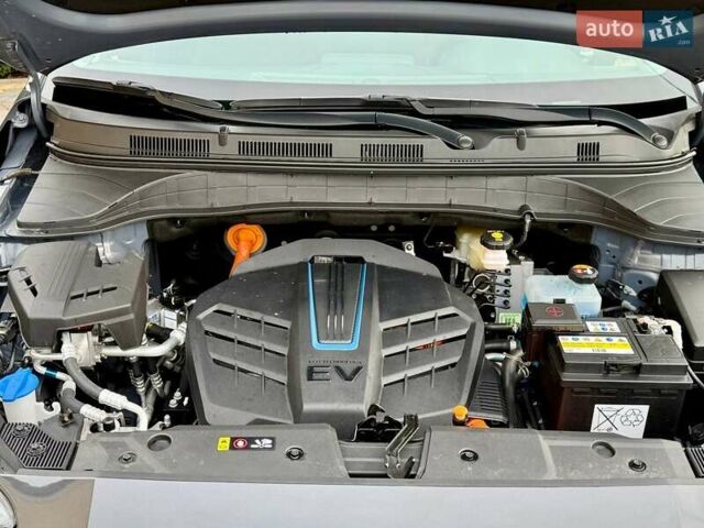 Серый Хендай Kona, объемом двигателя 0 л и пробегом 52 тыс. км за 17200 $, фото 40 на Automoto.ua