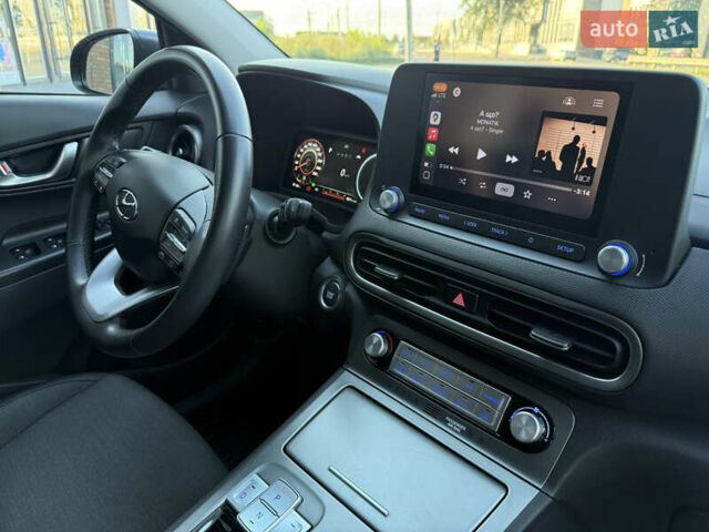 Серый Хендай Kona, объемом двигателя 0 л и пробегом 43 тыс. км за 17500 $, фото 24 на Automoto.ua