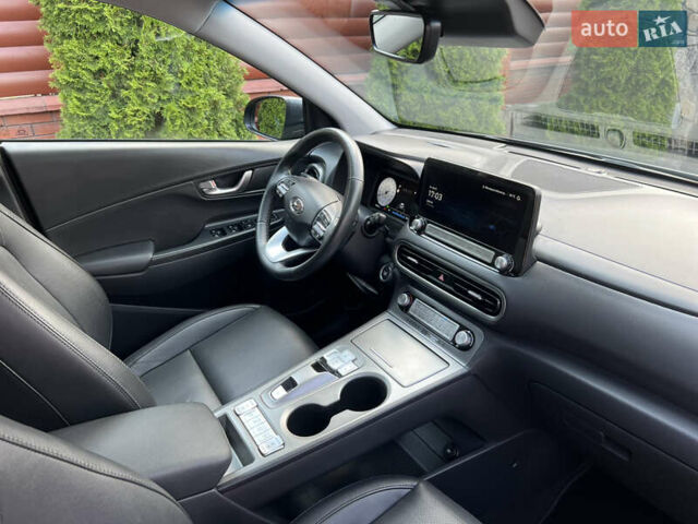 Серый Хендай Kona, объемом двигателя 0 л и пробегом 42 тыс. км за 23500 $, фото 26 на Automoto.ua