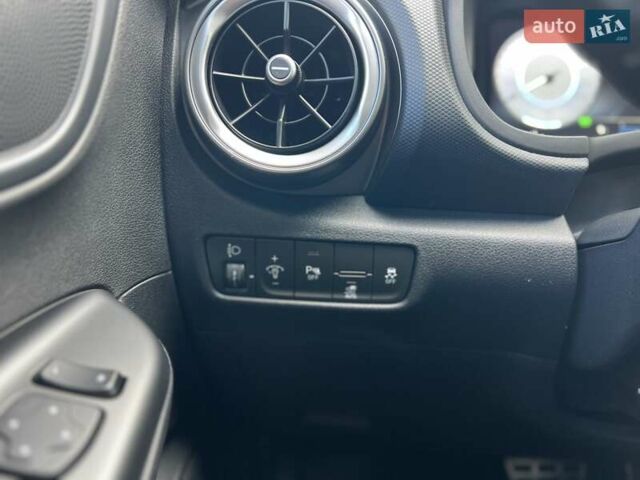 Сірий Хендай Kona, об'ємом двигуна 0 л та пробігом 93 тис. км за 16450 $, фото 23 на Automoto.ua