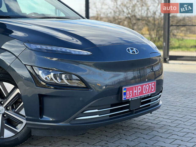 Серый Хендай Kona, объемом двигателя 0 л и пробегом 60 тыс. км за 19700 $, фото 6 на Automoto.ua