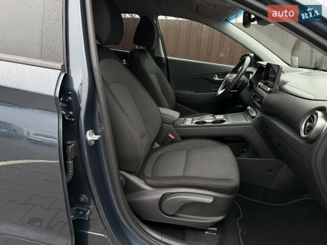 Сірий Хендай Kona, об'ємом двигуна 0 л та пробігом 32 тис. км за 18400 $, фото 11 на Automoto.ua