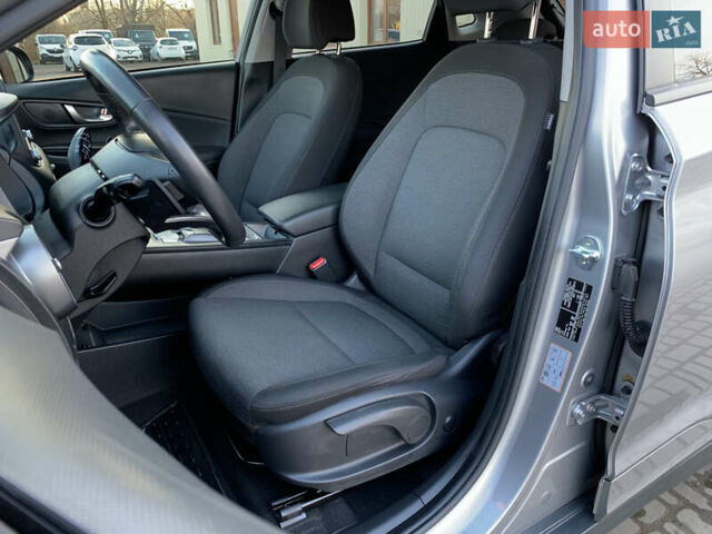 Серый Хендай Kona, объемом двигателя 0 л и пробегом 35 тыс. км за 17999 $, фото 28 на Automoto.ua