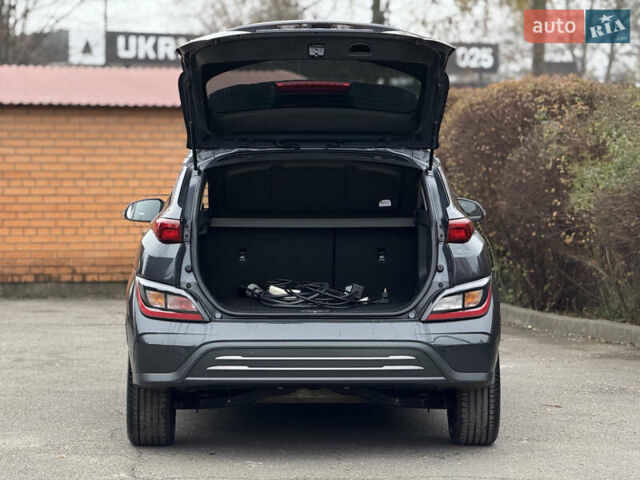 Сірий Хендай Kona, об'ємом двигуна 0 л та пробігом 59 тис. км за 16900 $, фото 32 на Automoto.ua