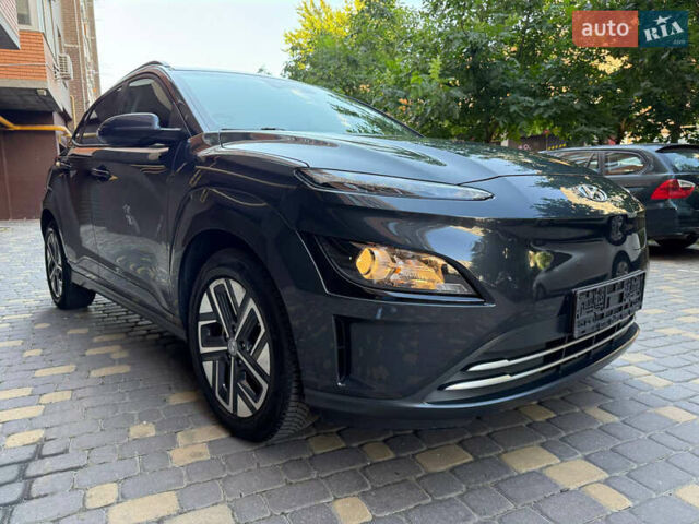 Серый Хендай Kona, объемом двигателя 0 л и пробегом 79 тыс. км за 18400 $, фото 13 на Automoto.ua