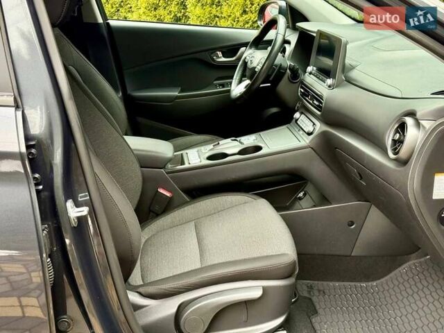 Серый Хендай Kona, объемом двигателя 0 л и пробегом 24 тыс. км за 16800 $, фото 24 на Automoto.ua