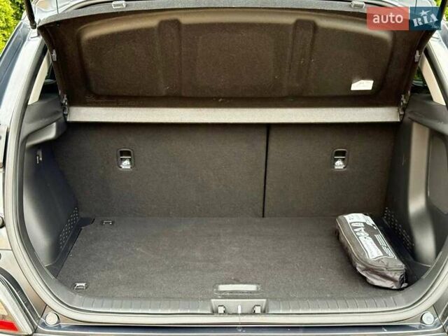 Серый Хендай Kona, объемом двигателя 0 л и пробегом 52 тыс. км за 17200 $, фото 23 на Automoto.ua