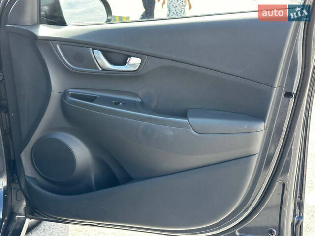 Сірий Хендай Kona, об'ємом двигуна 0 л та пробігом 38 тис. км за 17888 $, фото 37 на Automoto.ua