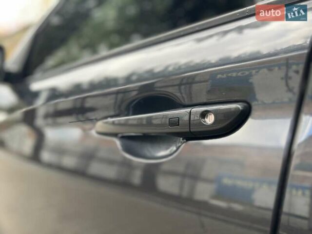 Серый Хендай Kona, объемом двигателя 0 л и пробегом 58 тыс. км за 16950 $, фото 20 на Automoto.ua