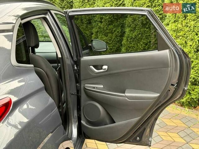 Серый Хендай Kona, объемом двигателя 0 л и пробегом 52 тыс. км за 17200 $, фото 24 на Automoto.ua