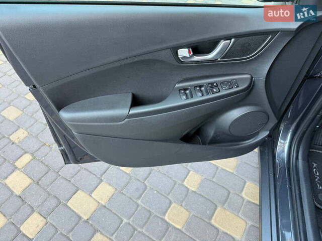 Серый Хендай Kona, объемом двигателя 0 л и пробегом 79 тыс. км за 18400 $, фото 16 на Automoto.ua