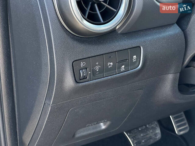 Сірий Хендай Kona, об'ємом двигуна 0 л та пробігом 38 тис. км за 17888 $, фото 23 на Automoto.ua