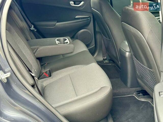 Серый Хендай Kona, объемом двигателя 0 л и пробегом 52 тыс. км за 17200 $, фото 25 на Automoto.ua