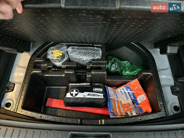 Сірий Хендай Kona, об'ємом двигуна 0 л та пробігом 57 тис. км за 17900 $, фото 30 на Automoto.ua