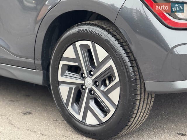Сірий Хендай Kona, об'ємом двигуна 0 л та пробігом 59 тис. км за 16900 $, фото 17 на Automoto.ua