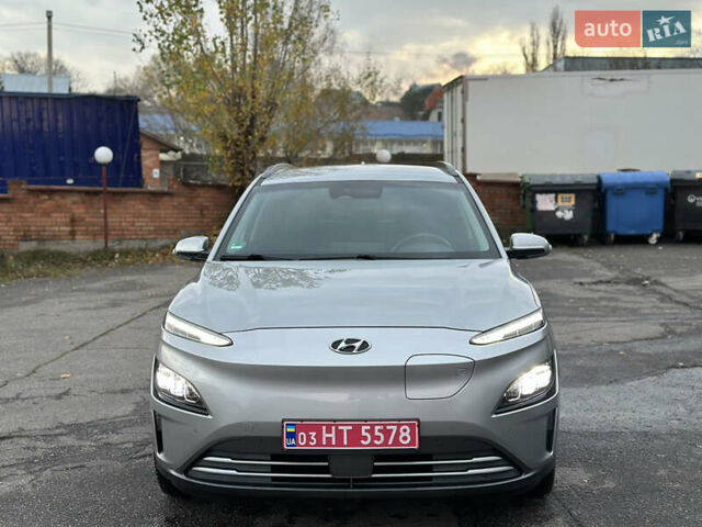 Сірий Хендай Kona, об'ємом двигуна 0 л та пробігом 57 тис. км за 17900 $, фото 3 на Automoto.ua