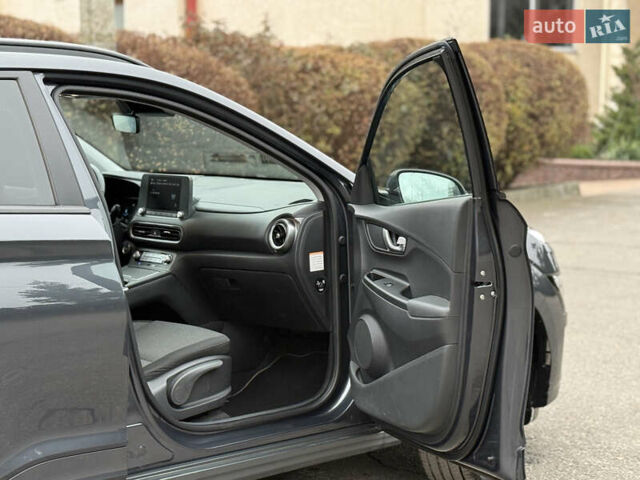 Сірий Хендай Kona, об'ємом двигуна 0 л та пробігом 59 тис. км за 16900 $, фото 20 на Automoto.ua