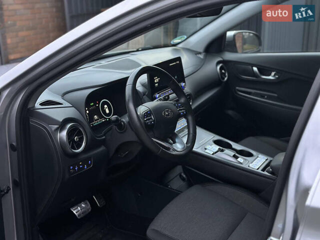 Сірий Хендай Kona, об'ємом двигуна 0 л та пробігом 57 тис. км за 17700 $, фото 24 на Automoto.ua