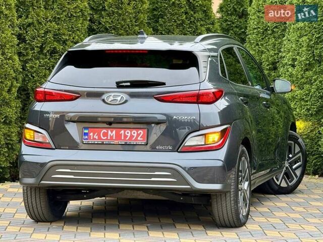 Серый Хендай Kona, объемом двигателя 0 л и пробегом 52 тыс. км за 17200 $, фото 6 на Automoto.ua