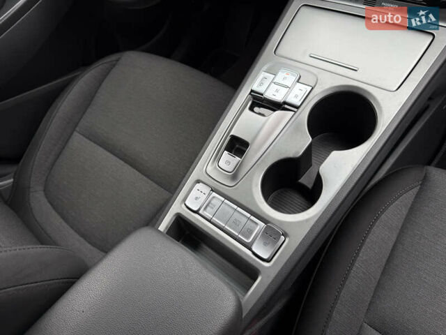 Сірий Хендай Kona, об'ємом двигуна 0 л та пробігом 32 тис. км за 18400 $, фото 16 на Automoto.ua