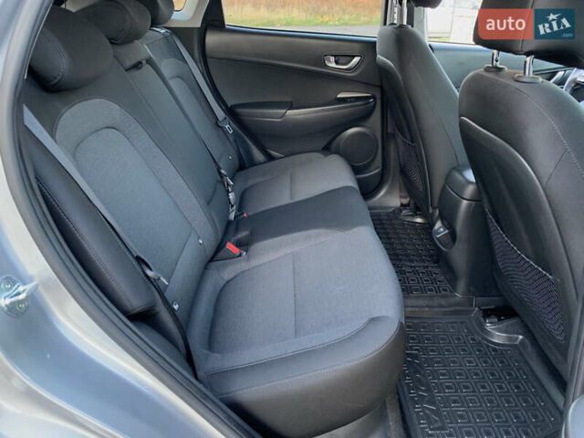 Серый Хендай Kona, объемом двигателя 0 л и пробегом 35 тыс. км за 17999 $, фото 34 на Automoto.ua