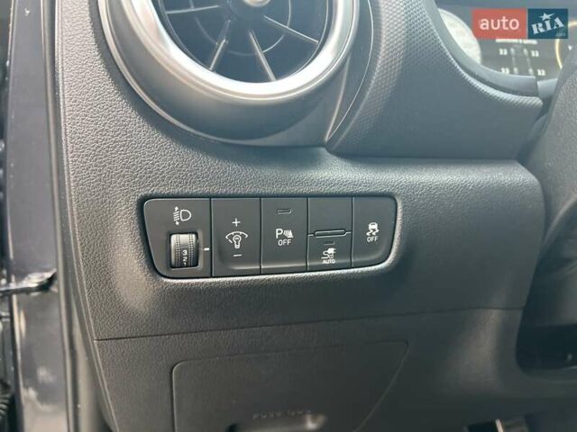 Серый Хендай Kona, объемом двигателя 0 л и пробегом 58 тыс. км за 16950 $, фото 22 на Automoto.ua