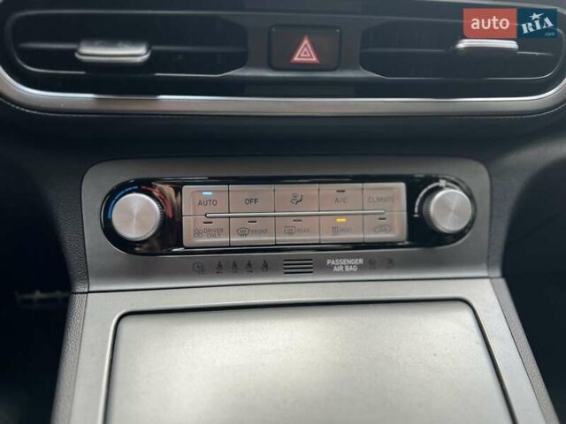 Серый Хендай Kona, объемом двигателя 0 л и пробегом 58 тыс. км за 16950 $, фото 25 на Automoto.ua