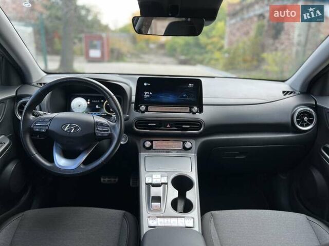 Сірий Хендай Kona, об'ємом двигуна 0 л та пробігом 93 тис. км за 16450 $, фото 12 на Automoto.ua