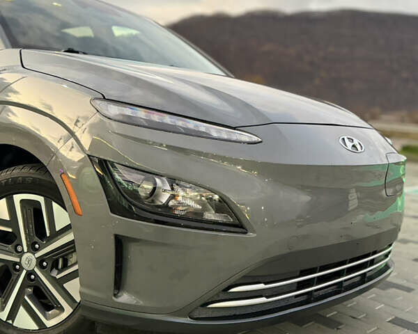 Серый Хендай Kona, объемом двигателя 0 л и пробегом 118 тыс. км за 18999 $, фото 3 на Automoto.ua
