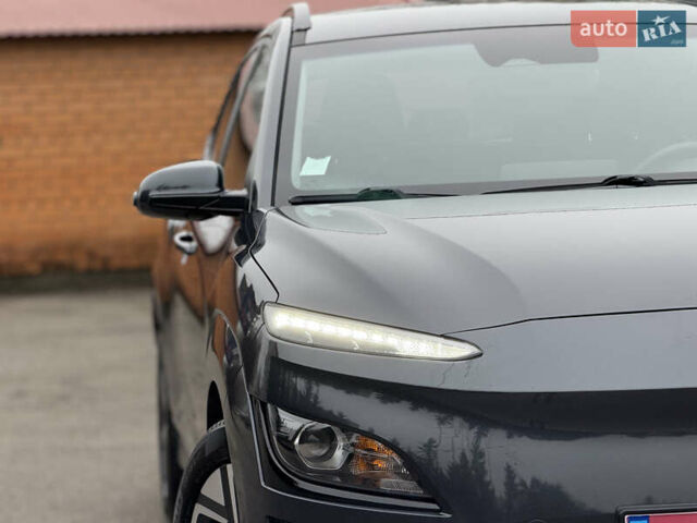 Сірий Хендай Kona, об'ємом двигуна 0 л та пробігом 59 тис. км за 16900 $, фото 7 на Automoto.ua