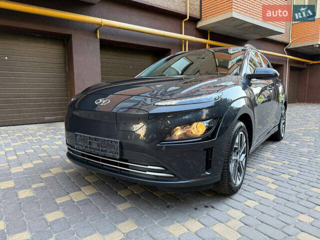 Серый Хендай Kona, объемом двигателя 0 л и пробегом 79 тыс. км за 18400 $, фото 2 на Automoto.ua