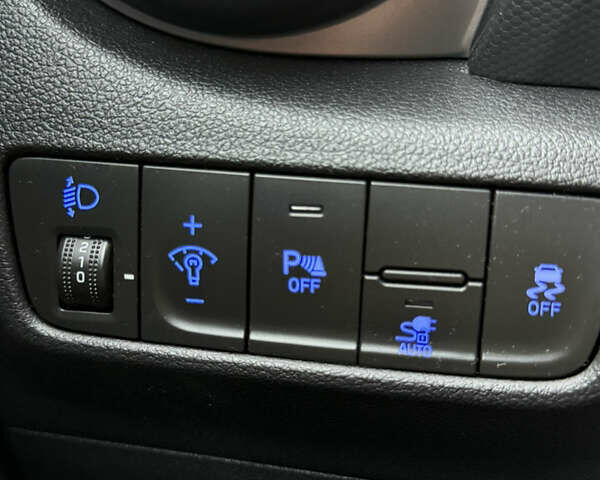 Серый Хендай Kona, объемом двигателя 0 л и пробегом 53 тыс. км за 17400 $, фото 17 на Automoto.ua