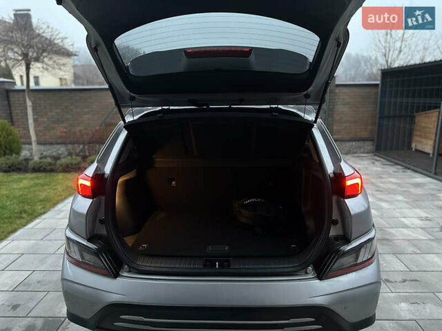 Сірий Хендай Kona, об'ємом двигуна 0 л та пробігом 57 тис. км за 17700 $, фото 12 на Automoto.ua