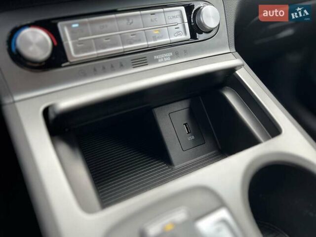 Сірий Хендай Kona, об'ємом двигуна 0 л та пробігом 93 тис. км за 16450 $, фото 26 на Automoto.ua