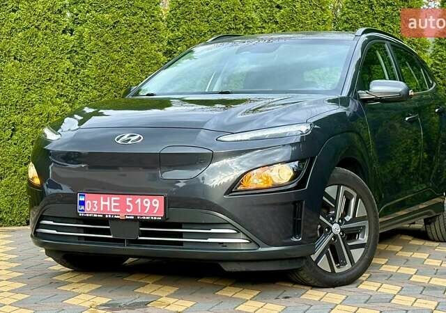 Серый Хендай Kona, объемом двигателя 0 л и пробегом 97 тыс. км за 18700 $, фото 4 на Automoto.ua